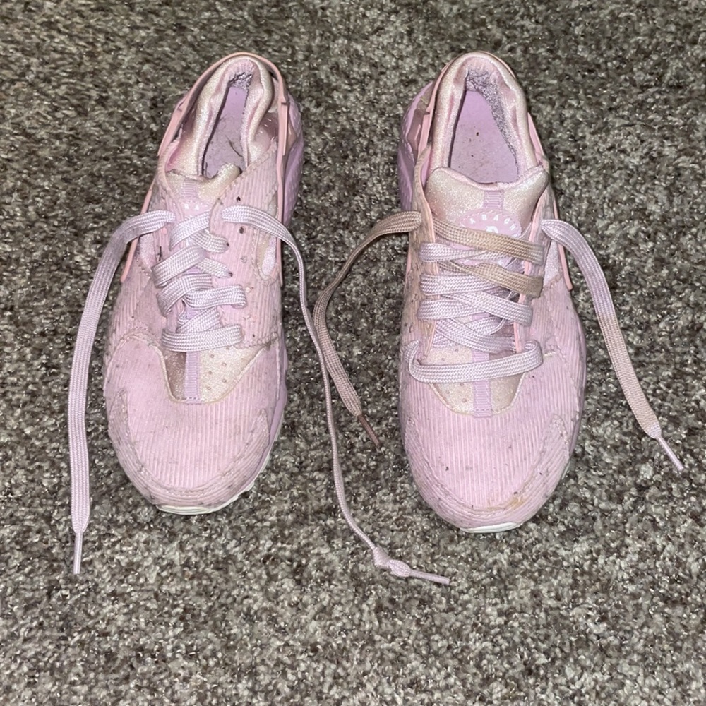 Pink Nike 5Y Used Sneakers - Picture 2 of 11